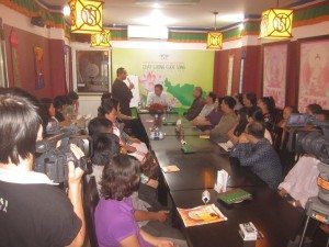 Buổi nói chuyện về "Một nếp sống hạnh phúc" ở Mandala 13.10.2012