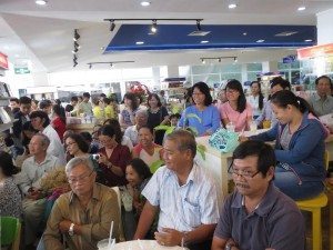 Bạn đọc không chỉ những người có tuổi