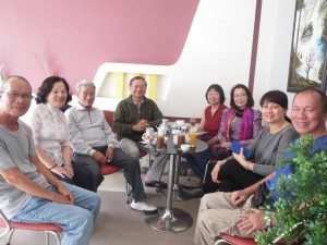 Từ trái: LKThương, chị Thanh, anh Châu, ĐHNgọc, KQuy, Kim Kê, Thanh Hằng, TTMinh.