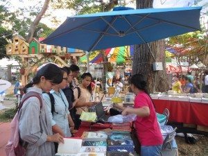 Sách đắt như tôm tươi!